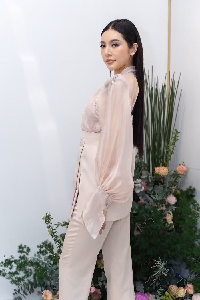 Dù không thể giành thành tích quá cao tại các cuộc thi hoa hậu song tên tuổi của Bùi Lý Thiên Hương được chú ý hơn khi cô xuất hiện ở nhiều sàn diễn thời trang đình đám. Trở thành người của công chúng, cô luôn chăm chút hình ảnh mỗi khi xuất hiện.