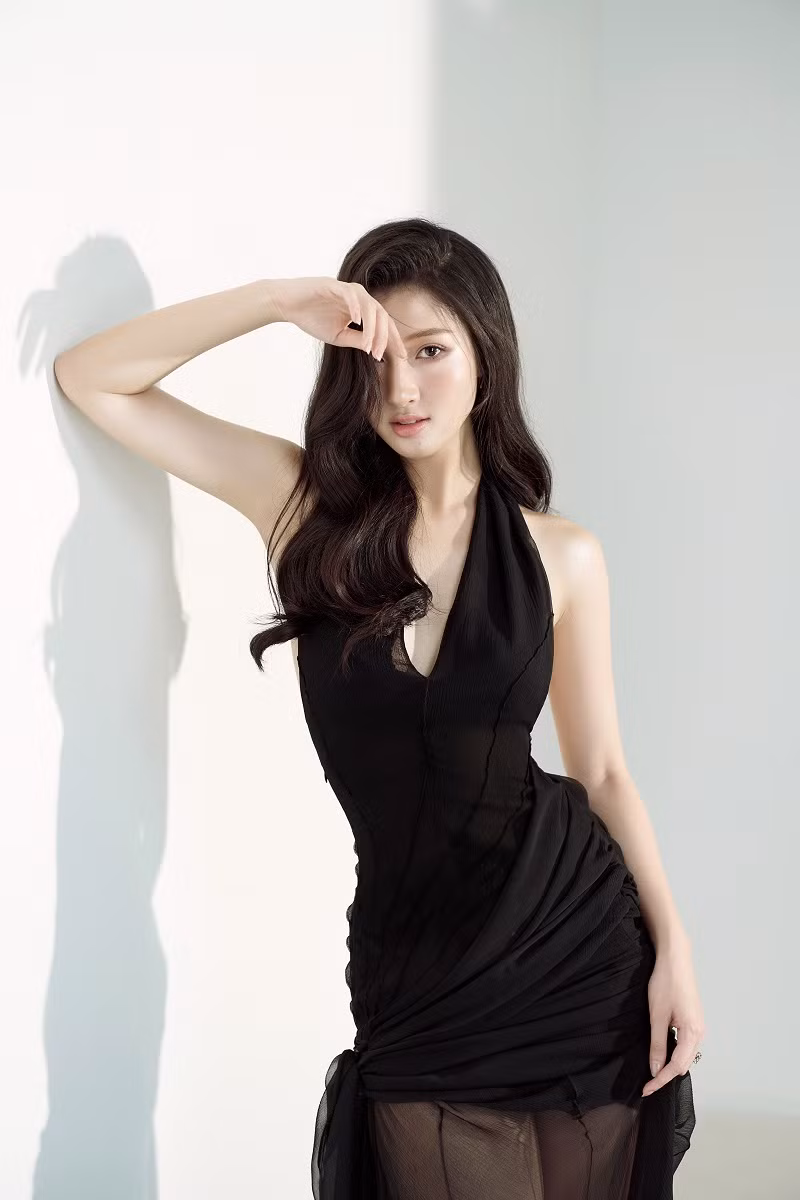 Bước ra từ cuộc thi Miss World Vietnam, Á hậu Phương Nhi luôn giữ vững phong độ với nhan sắc ngày càng thăng hạng.