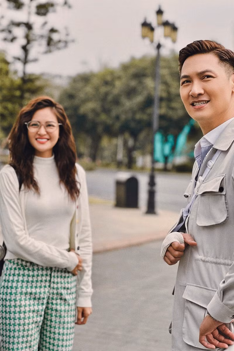 Nói về lần đầu đóng cặp với ông bố ba con nổi tiếng, Thùy Anh thú nhận: “Ngại, ngại khủng khiếp. Nhưng nếu cứ ngại như vậy rồi đóng không tốt thì thiệt mình thôi. Nghĩ lại, Thùy Anh cũng thấy mình hơi làm quá. Trước anh Trường cũng chỉ là bố hờ của mình thôi, hai anh em cũng ít cảnh diễn chung. Để làm tốt vai diễn, Thuỳ Anh phải sống với cảm xúc của Phương Ly, bỏ ngại ngùng sang một bên”.