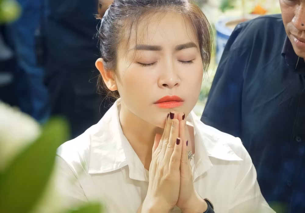 Kiều Linh cho hay đến giờ vẫn sững sờ vì không tin thần tượng lớn nhất của mình đã ra đi.