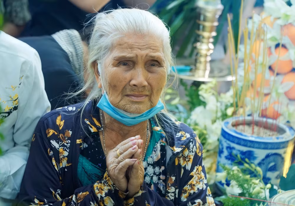 Nghệ sĩ Hồng Sáp nói xem Vũ Linh như ruột thịt. Cả hai từng có thời điểm gắn bó ở đoàn Huỳnh Long trong giai đoạn hoàng kim của cải lương.