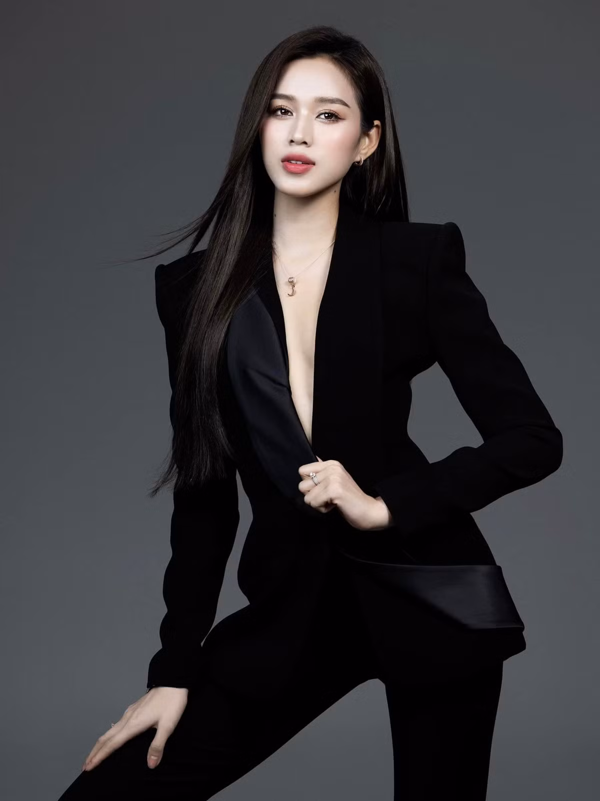 Ngoài ra, nàng hậu còn tiết lộ, cô bắt tay vào kinh doanh và chuẩn bị trở thành người đồng sáng lập cho một thương hiệu spa - thẩm mỹ.