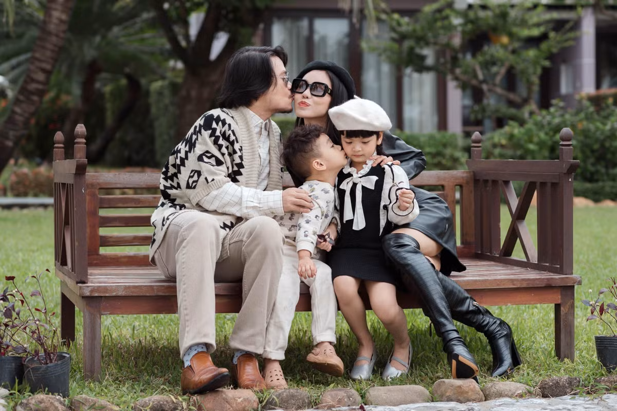 [e-Magazine] Dao dien Hoang Nhat Nam: “Phai lam dam cuoi som thoi, dang gai hoi qua roi!”-Hinh-6