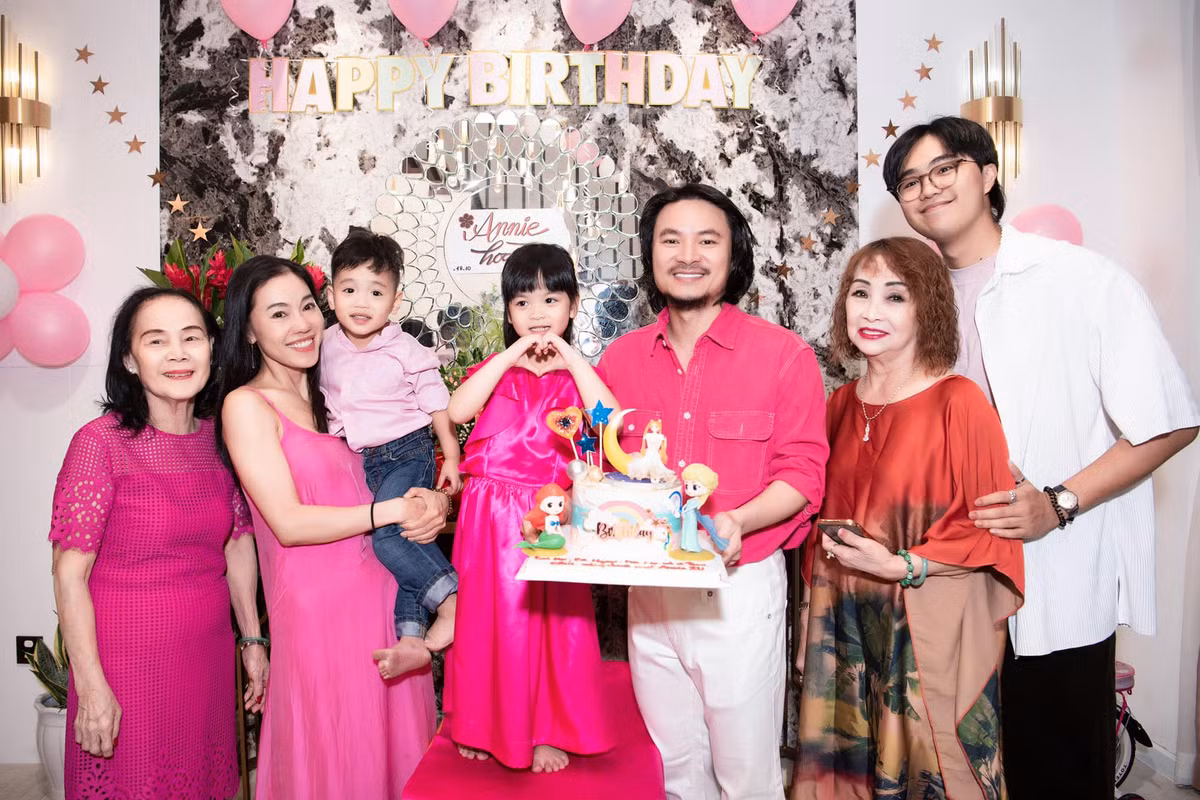 [e-Magazine] Dao dien Hoang Nhat Nam: “Phai lam dam cuoi som thoi, dang gai hoi qua roi!”-Hinh-13