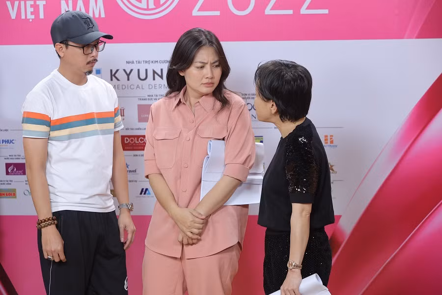 Bên cạnh đó, dàn diễn viên khác cũng tham gia Táo Xuân gồm: Minh Dự, Gia Bảo, Kim Đào. Ngân Quỳnh, Ngọc Lan, Dương Cường, Dương Thanh Vàng, Trà Ngọc, Hữu Đằng, Bảo Chu, Lê Lộc. Đặc biệt, Hoa hậu Tiểu Vy, bé Bảo Ngọc, bé Cát Vi… cũng góp mặt.