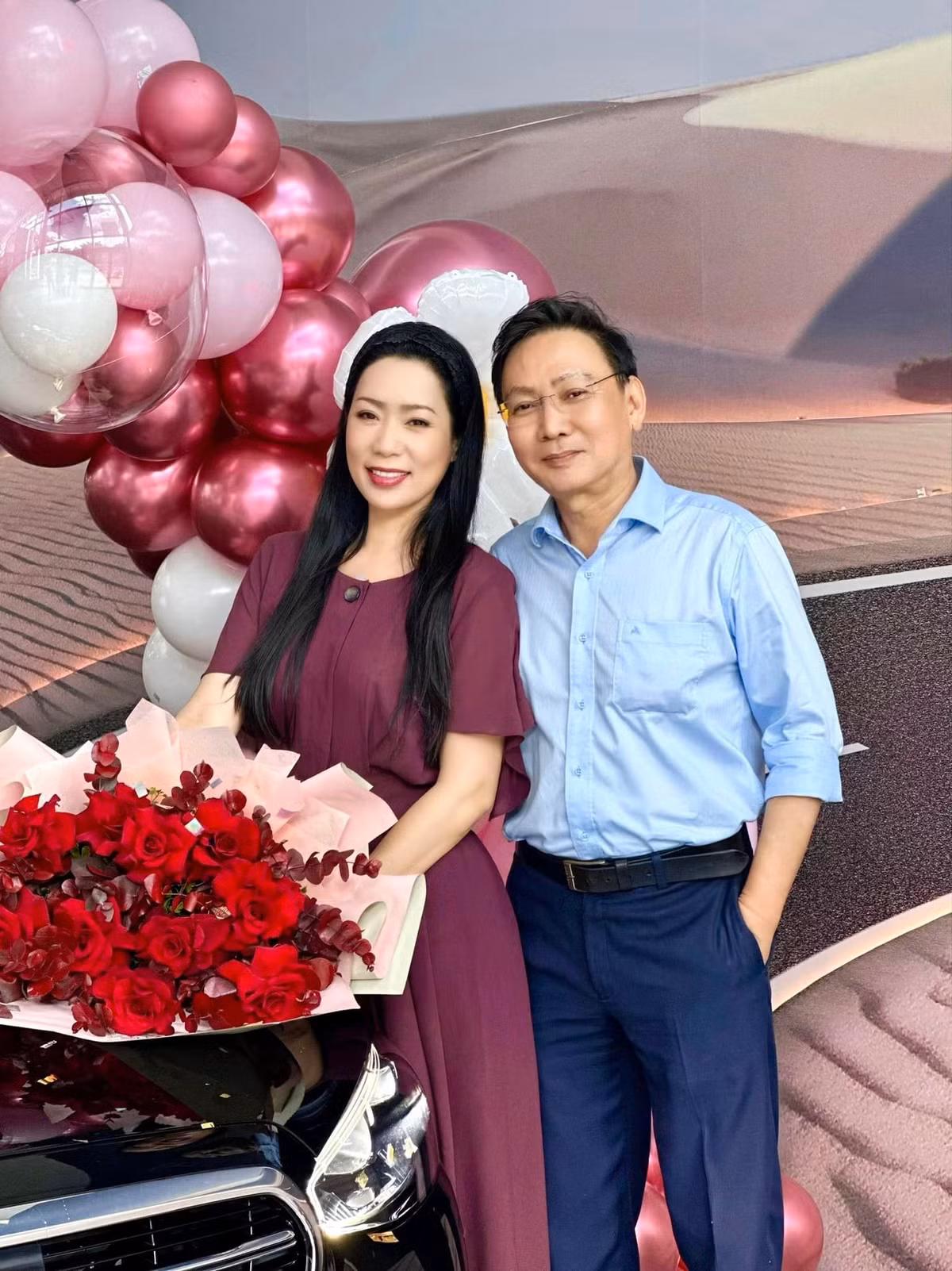 Trên trang cá nhân, nghệ sĩ Trịnh Kim Chi khoe nhận quà sinh nhật sớm của ông xã đại gia.