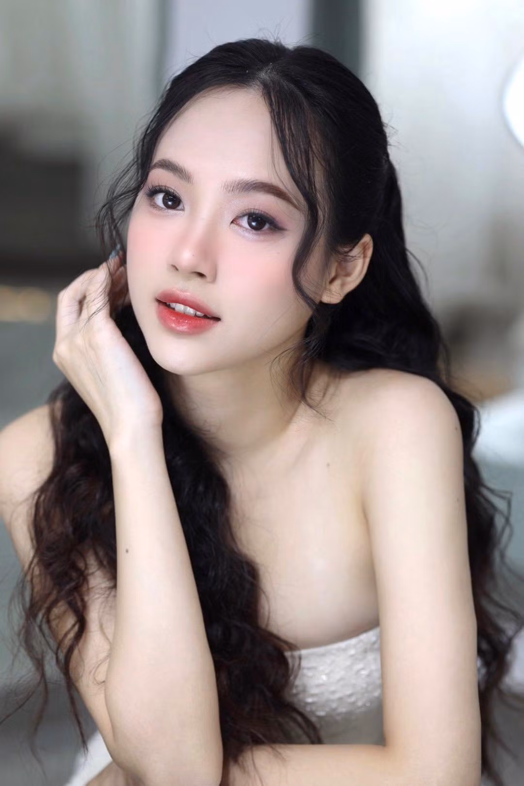 Trịnh Thùy Linh là sinh viên chuyên ngành Kinh doanh và Marketing tại trường Đại học Kinh tế Quốc dân.