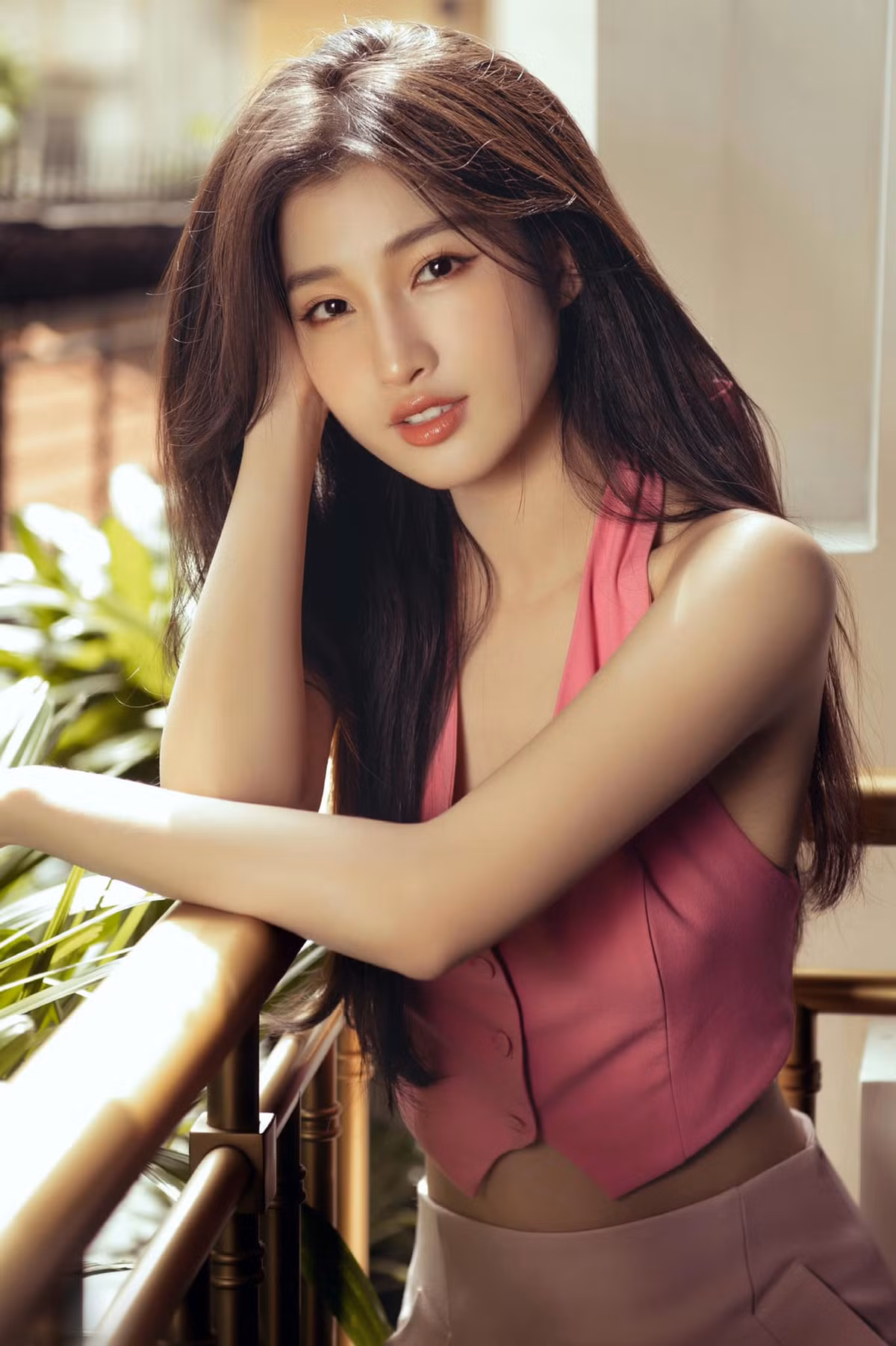 Phương Nhi sinh năm 2002 tại Thanh Hóa. Cô đăng quang ngôi vị Á hậu 2 Miss World Vietnam 2022.