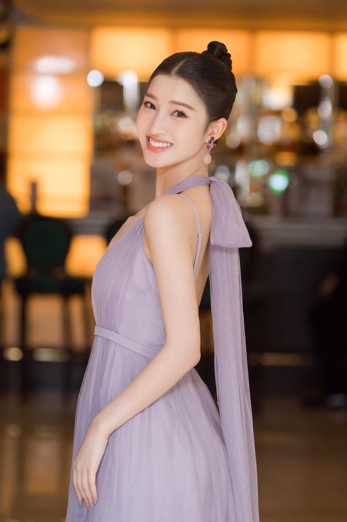 Á hậu Phương Nhi theo học chuyên ngành Luật thương mại quốc tế, Đại học Luật Hà Nội. Cô thông thạo hai ngoại ngữ là tiếng Anh và tiếng Tây Ban Nha.
