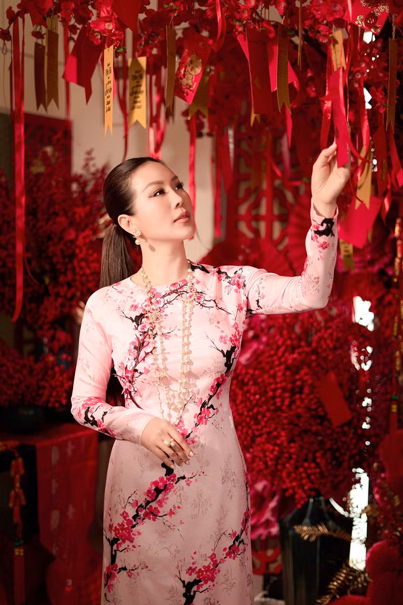 Suốt nhiều năm qua, phong cách thời trang của Hoa hậu Thu Hoài luôn thu hút sự chú ý mỗi khi cô xuất hiện.