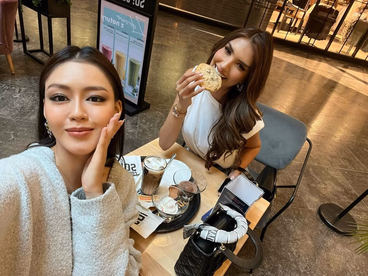 Đặng Thanh Ngân từng tham gia khoá đào tạo diễn viên sân khấu chuyên nghiệp tại Sân khấu Kịch Hồng Vân trong 3 năm và theo đuổi sự nghiệp diễn xuất. Cô tham gia các phim như: “Lụa”, sitcom “Hoa hậu thám tử”…