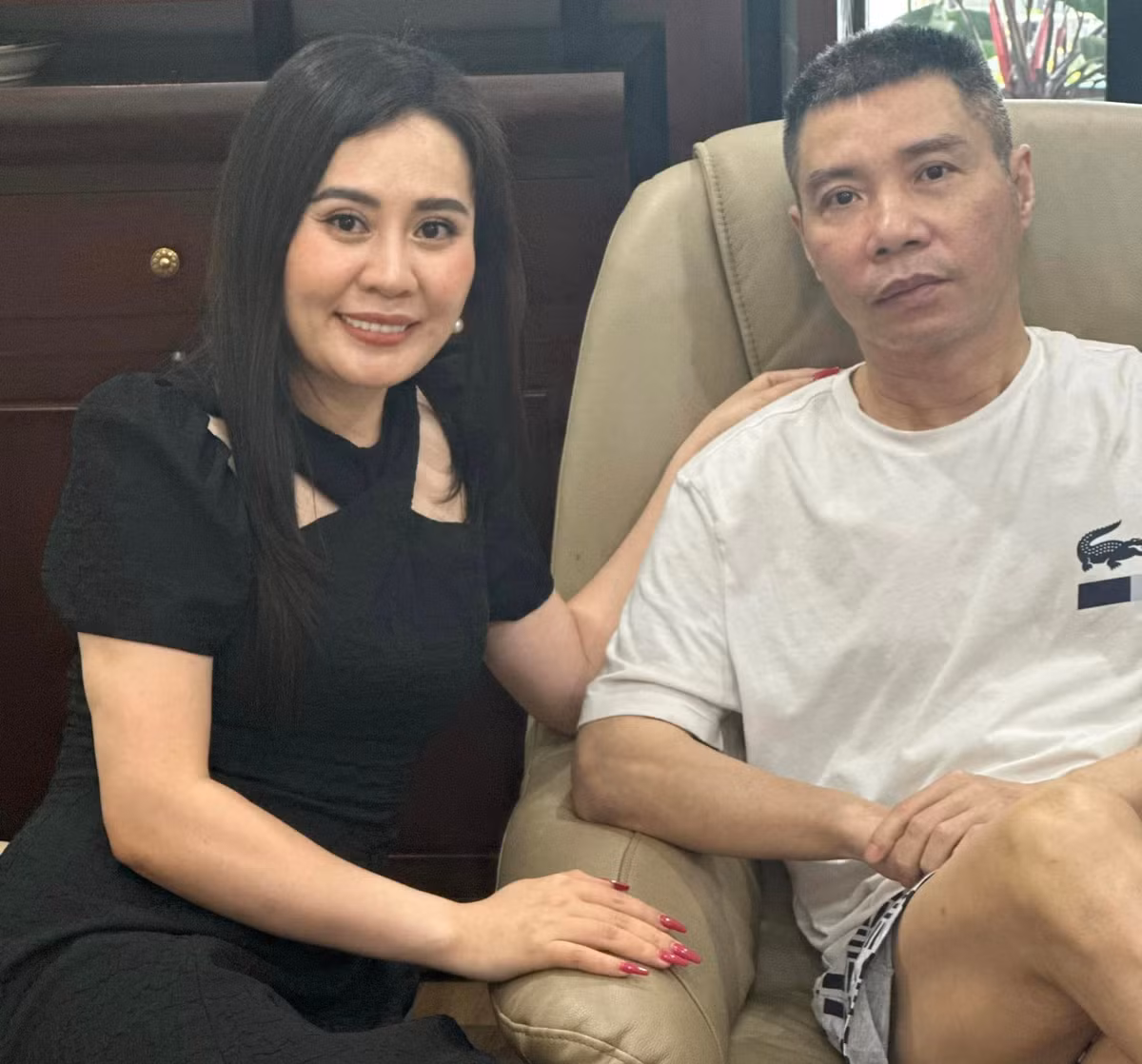 Hoa hau Phan Kim Oanh, nghe si Quang Teo den tham NSND Cong Ly-Hinh-3