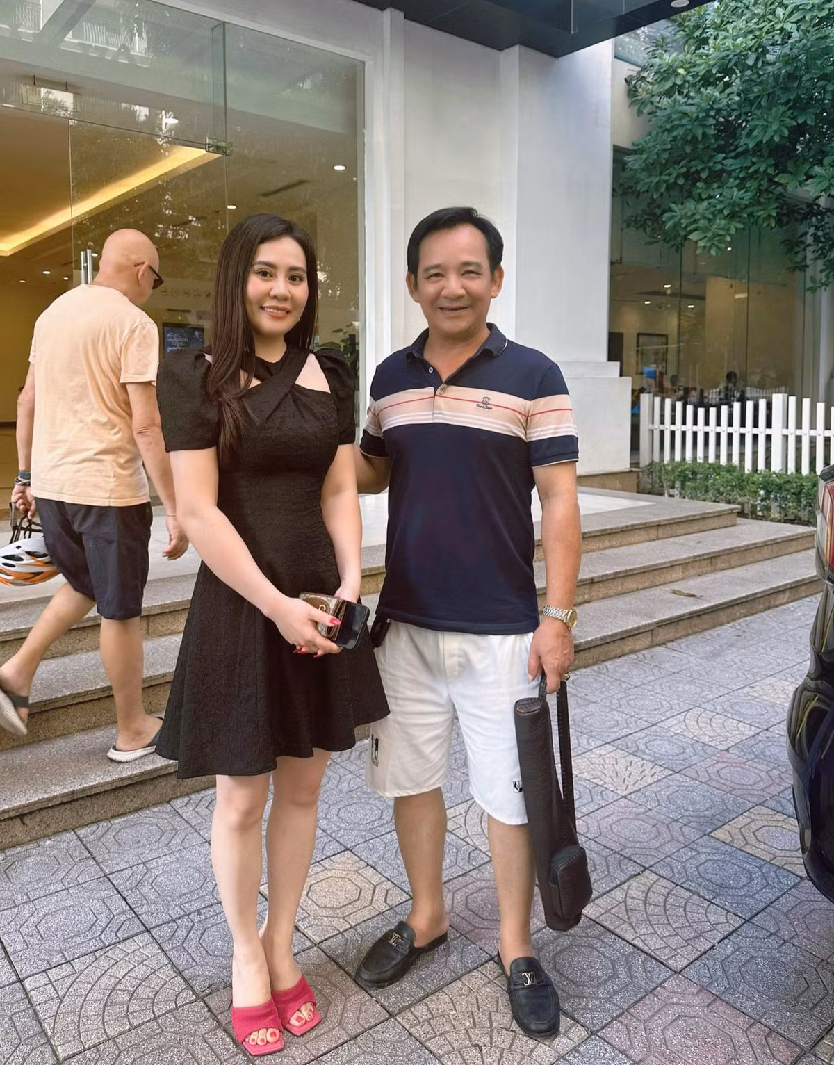 Hoa hau Phan Kim Oanh, nghe si Quang Teo den tham NSND Cong Ly-Hinh-4