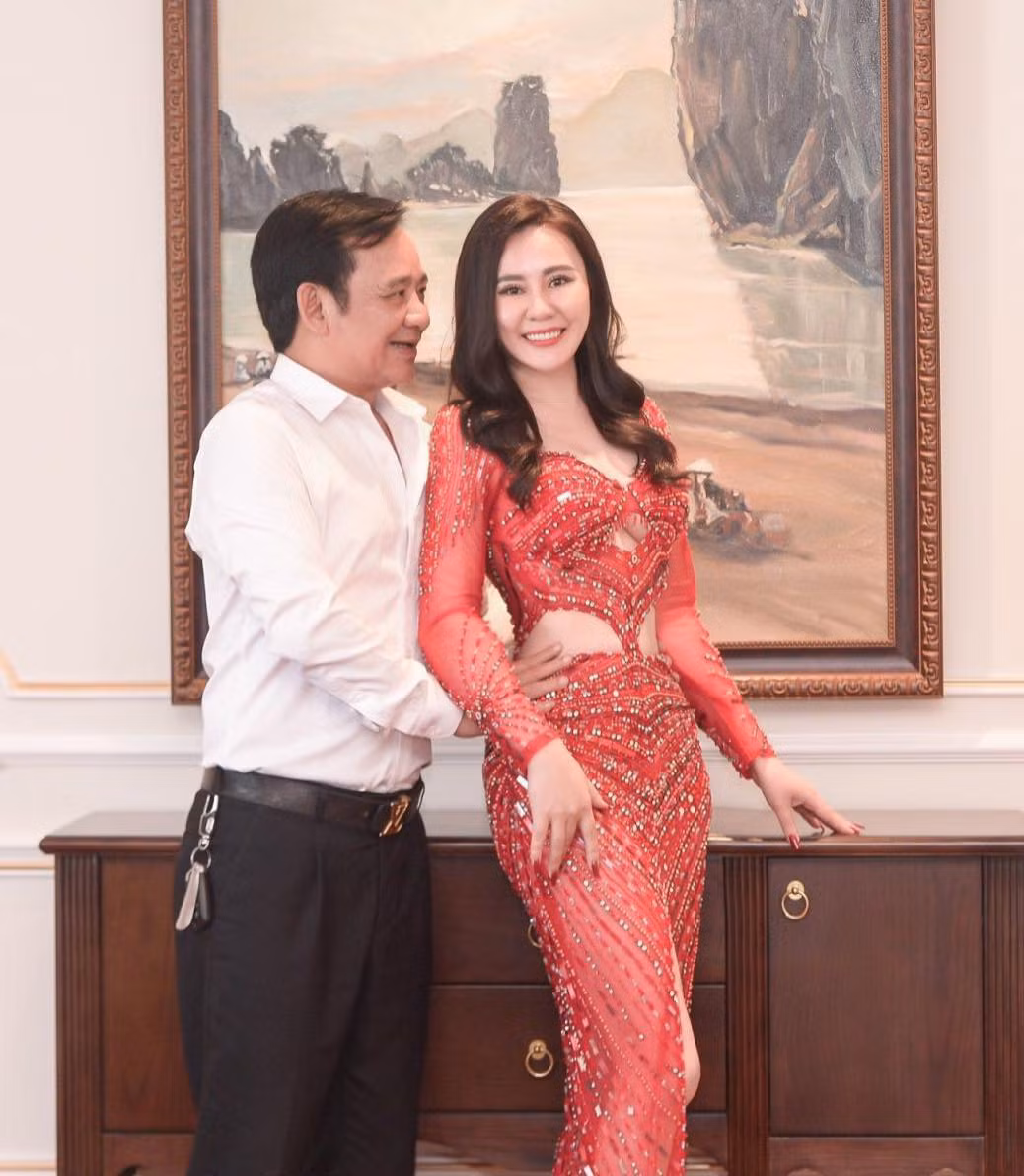 Hoa hau Phan Kim Oanh, nghe si Quang Teo den tham NSND Cong Ly-Hinh-5