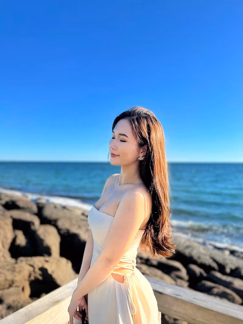 “Xa vai” tieu tam tro tren, Ngoc Anh khoe anh goi cam