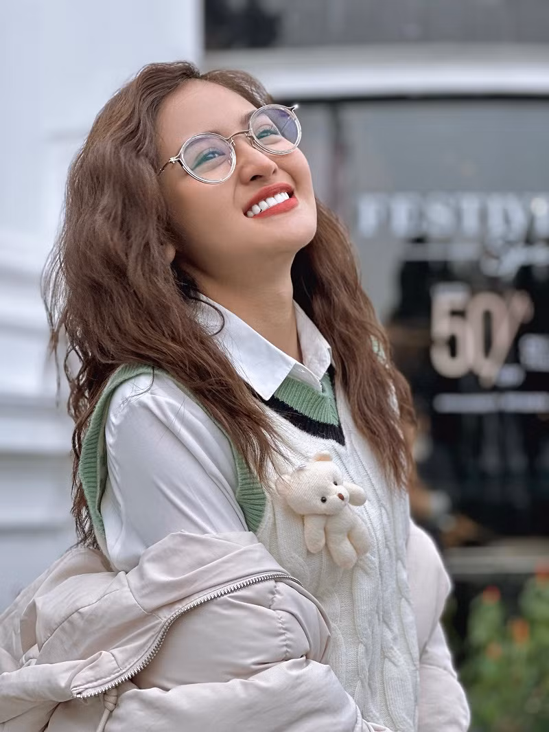 Thùy Anh kể, cô tìm thấy nhiều sự đồng điệu với Phương Ly. Đó là sự trẻ trung, năng động và tình yêu thương dành cho bạn bè. Điều cô thích nhất ở nhân vật này là tính cách hơi “đầu gấu” nhưng luôn biết cách bảo vệ bạn bè, nói không với tiêu cực.