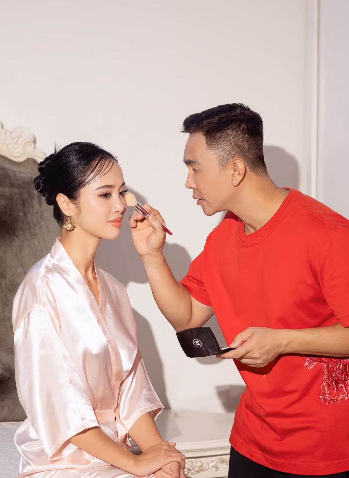 Vũ Ngọc Anh xinh đẹp rạng ngời dưới bàn tay của chuyên gia trang điểm Tony Nguyễn.