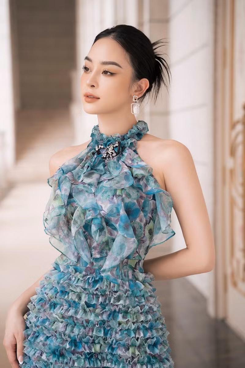 Ngày 26/8, báo điện tử Thái Lan Bangkok Today đã đăng tải thông tin và hình ảnh người mẫu Chi Hoàng với gương mặt và thần thái cực kỳ giống những ngôi sao hạng A của showbiz Thái Lan như: Mai Davika, Engfa, Looknam Orntara...