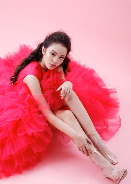 Được xem là bản sao nhí của Hồ Ngọc Hà, Alex nhận được sự chú ý của không ít khán giả mỗi khi xuất hiện.