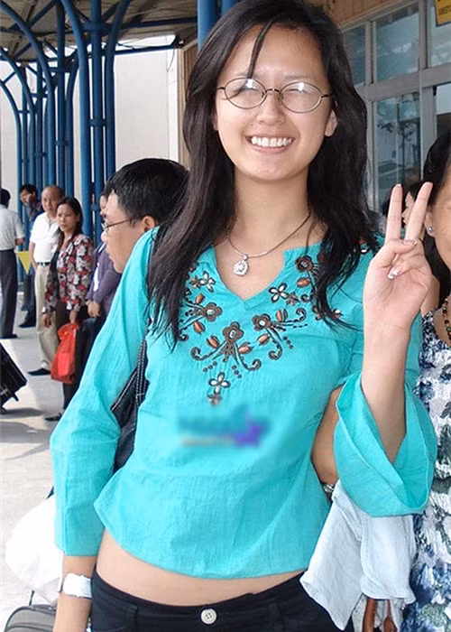 Hình ảnh gương mặt không son phấn của Mai Phương Thúy lúc cắp sách tới trường. Ảnh: Ngôi sao
