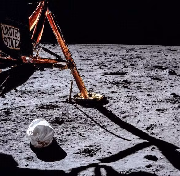 Loạt cổ vật về tàu Apollo 11 lần đầu hé lộ có gì đặc biệt? - Hình 3 Loat co vat ve tau Apollo 11 lan dau he lo co gi dac biet?-Hinh-3