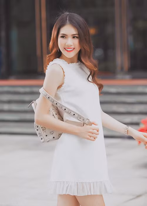 Khi được hỏi nếu được đại gia đề xuất hỗ trợ tiền bạc để đổi lấy điều kiện về tình cảm, Quỳnh Hoa khẳng định cô sẽ từ chối.