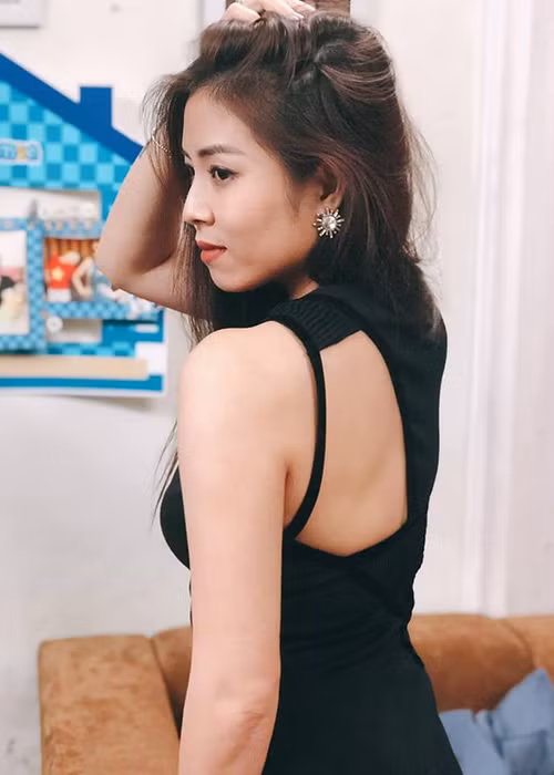 "Linh cho thời gian nốt ngày hôm nay để gỡ bài nhé, nếu vẫn không gỡ, các bạn sẽ được học miễn phí bài học có tên là trả giá đấy", cô nhắn nhủ những người tung tin đồn.
