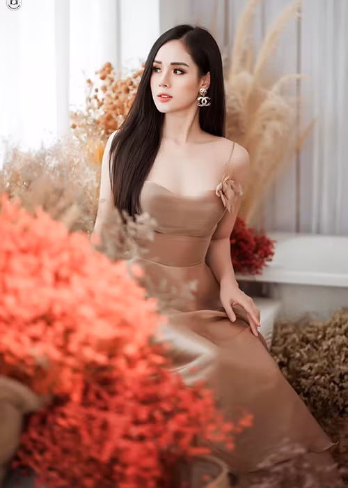 Huyền Trang thẳng thắn chia sẻ đi thi để kiếm được nhiều tiền như Phạm Hương và cho rằng lòng tham của con người vô đáy, có thể kiếm được bao nhiêu thì kiếm.
