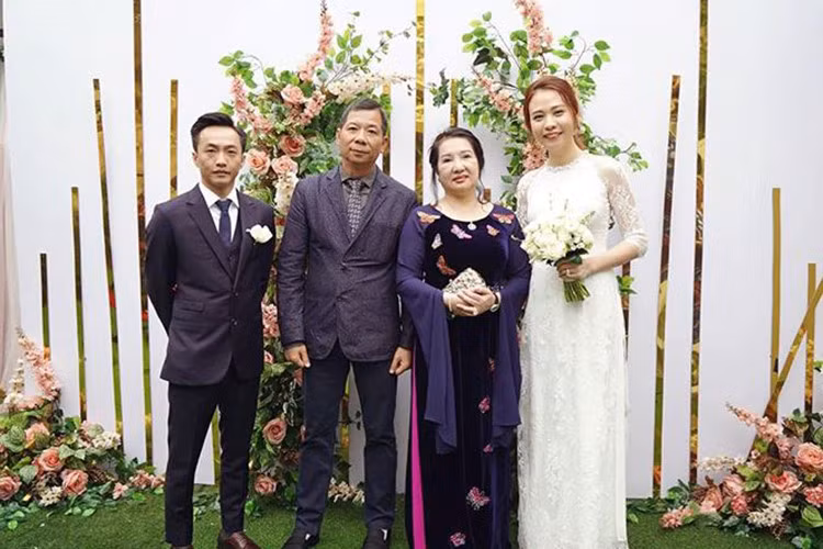 "Hai vợ chồng sẽ cố gắng yêu thương, chăm sóc nhau", Cường Đô la hứa với gia đình hai bên.