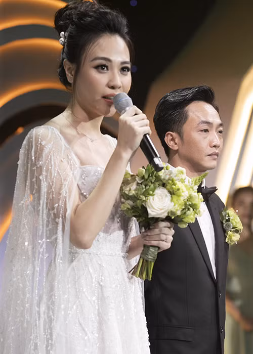 Theo Vnexpress, trong đám cưới, Đàm Thu Trang đã bày tỏ với hai người mẹ.