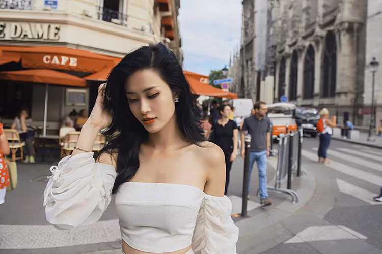 Đông Nhi rất xứng đôi với Ông Cao Thắng. Cô không chỉ có sự nghiệp thành công mà còn sở hữu vẻ ngoài xinh đẹp.