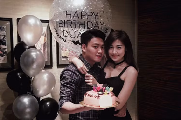 Trước Đỗ Mỹ Linh, Bảo Hưng từng được cho là hẹn hò Á hậu Tú Anh khi cả hai thường xuyên “thả thính” trên mạng xã hội hay tay trong tay đi xem ca nhạc.