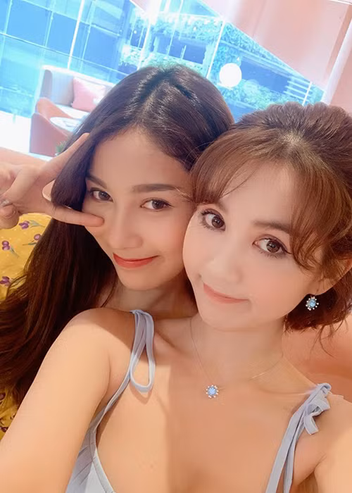 Ngọc Trinh mới đây khoe loạt ảnh chụp bên Angelploy.