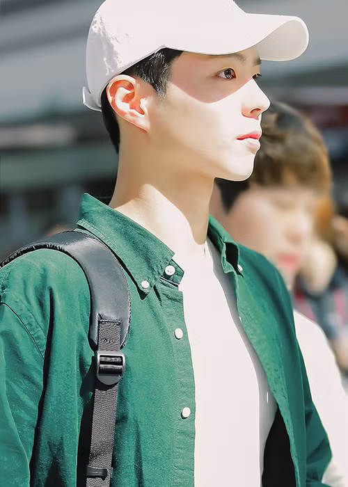 Về tin đồn là người thứ ba chen vào cuộc hôn nhân của đàn anh thân thiết, Park Bo Gum một mực phủ nhận.
