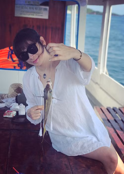 Bà xã của Quốc Khánh vẫn trẻ trung, xinh đẹp dù đã trải qua hai lần sinh nở.