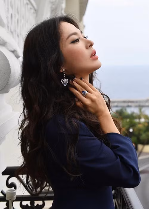 Được biết, sau khi Song Joong Ki công khai việc đệ đơn ly hôn, nhiều tin đồn không hay bủa vây Song Hye Kyo.