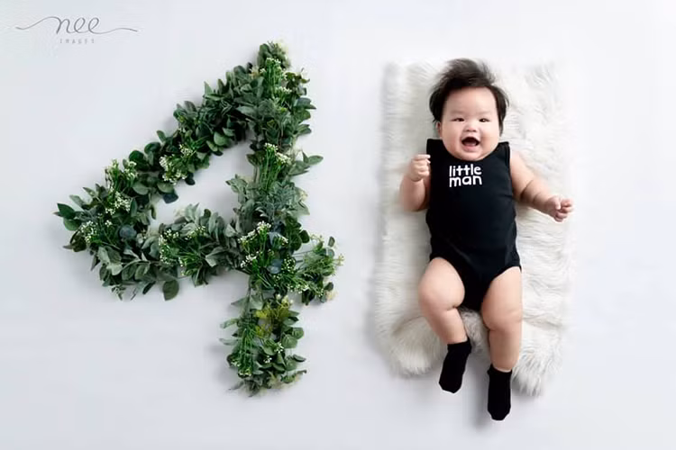 Bé Tuấn Khang hay cười, khiến trái tim của nhiều cư dân mạng tan chảy.