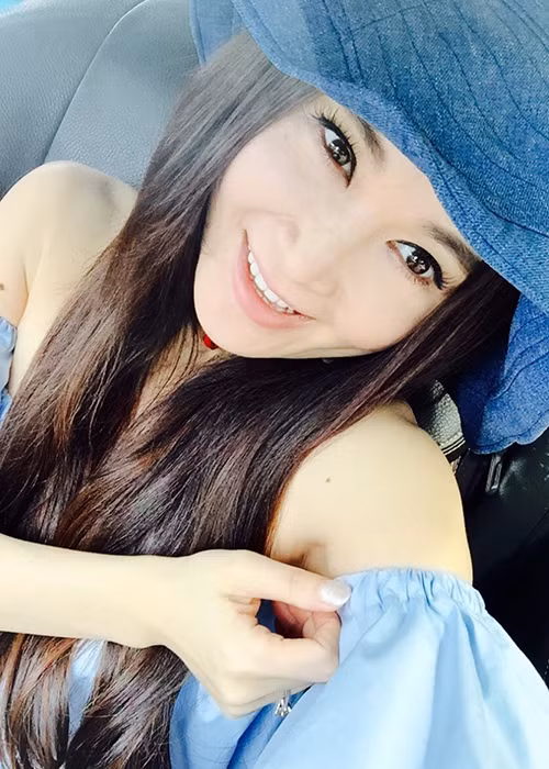 Hiện tại, vợ chồng cô có một cậu con trai nuôi.