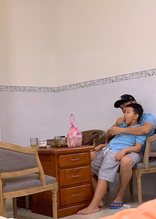 Mối quan hệ giữa Trung Kiên và bé Cà Pháo - con trai riêng của Lê Phương - rất tốt đẹp.