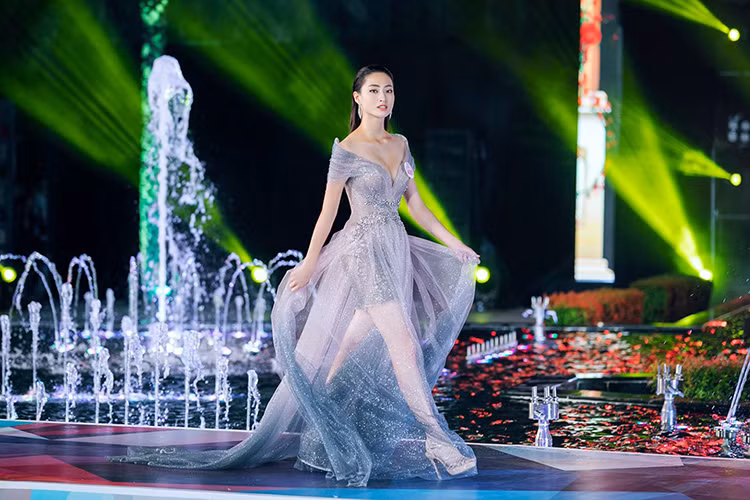 Lương Thùy Linh được biết đến là bản sao của Hoa hậu Đỗ Mỹ Linh.