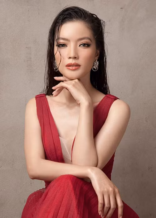 Khi tham dự cuộc thi, Bích Tuyền có cậu là nhà tài trợ chính, hậu thuẫn hết mình và luôn động viên, hỗ trợ.