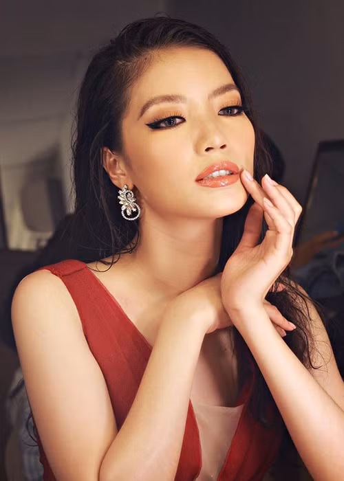  Bích Tuyền cuối cùng cũng thuyết phục được bố mẹ cho cô theo đuổi con đường học vấn.