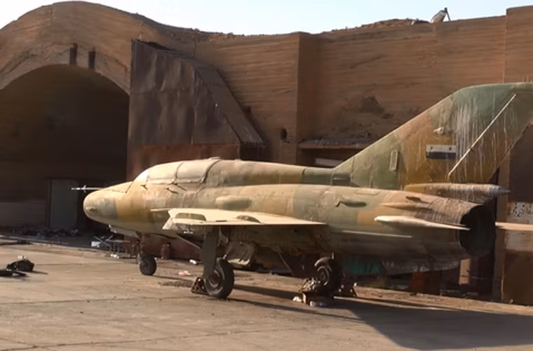 Theo tài liệu Nga, phiên bản tiêm kích MiG-21 hai chỗ ngồi được định danh là MiG-21U thiết kế cho vai trò huấn luyện phi công chiến đấu kiêm tiêm kích đánh chặn hoặc máy bay tấn công mặt đất hạng nhẹ.
