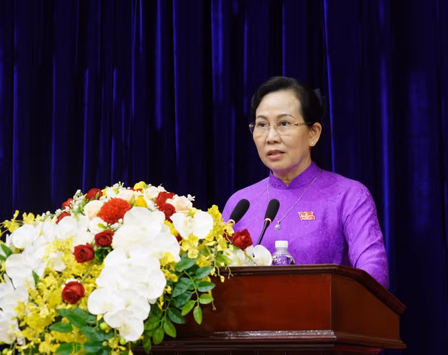 Bà Lê Thị Thủy, Ủy viên Trung ương Đảng, Bí thư Tỉnh ủy, Trưởng đoàn ĐBHQ tỉnh Hà Nam khóa XIV,Chủ tịch HĐND tỉnh Hà Nam khóa XIX.