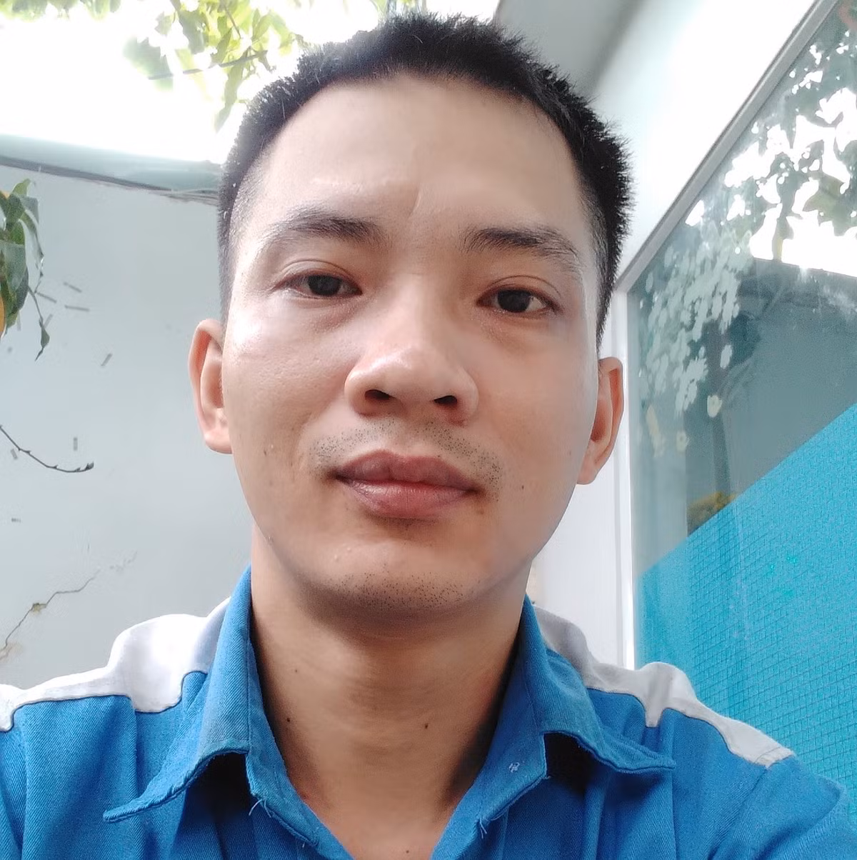 Thượng tá Phạm Việt Tiến, Trưởng Công an huyện Núi Thành cho biết, đo nghi ngờ vợ đang ở TP HCM ngoại tình phản bội mình, khoảng 19h30 phút ngày 16/2, Viên từ nhà mình ở thôn Đông Tuần đến nhà vợ cùng thôn để nói chuyện với mẹ vợ. 