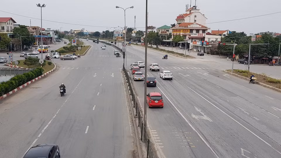 Hình ảnh giao thông khác lạ trên QL5 ngày tết Nhâm Dần 2022 Hinh anh giao thong khac la tren QL5 ngay tet Nham Dan 2022
