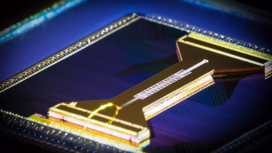 Nghiên cứu mới của Quantinuum cho thấy máy tính lượng tử H2-1 với 56 qubit cho ra kết quả mà không tạo lỗi trong 35% thời gian, là một bước tiến đáng kể hướng tới giới hạn độ chính xác 100%.