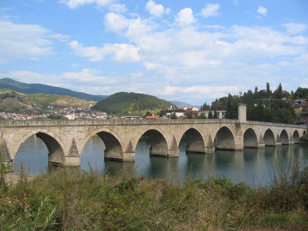 Bắc qua sông Drina tại miền Đông Bosnia và Herzegovina, cầu cổ Mehmed Pasa Sokolovic là cây cầu đẹp và nổi tiếng nhất được xây dựng trong giai đoạn tồn tại của đế quốc Ottoman.