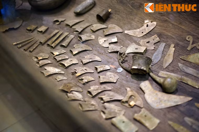 Độ phong phú của các đồ tùy táng được đánh giá là "vô cùng quý giá", bởi nó đưa đến hình dung trực quan, sinh động nhất về đời sống văn hóa và tinh thần của người Việt cổ thời Đông Sơn.