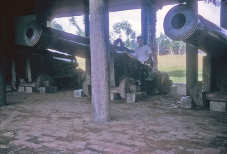 Cửu vị thần công ở Hoàng thành.